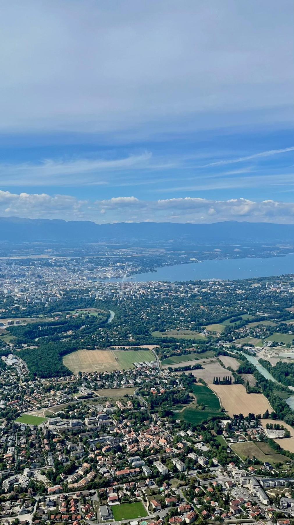 Vista aérea de la cuenca del lago Lemán